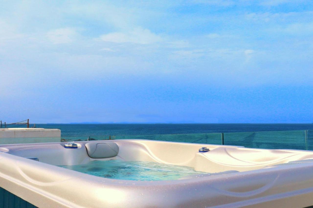 Beach Apartment Thalia With Hot Tub And Sea View Agios Prokopios  Eksteriør billede